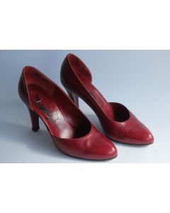 YVES SAINT LAURENT Escarpins cuir rouge