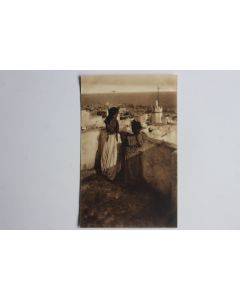 Carte postale ancienne Mauresques sur la terrasse Algérie