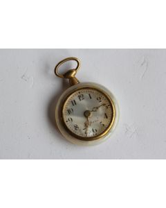 Pendentif montre nacre