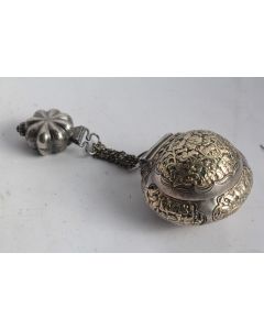Boite à tabac et chaux pour bétel argent et or Inde Sri Lanka Killotaya