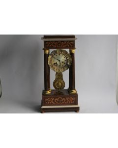 Pendule portique marqueterie XIXe siècle