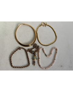 Cinq colliers fantaisie