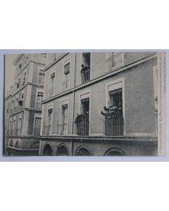 CPA Isère Séparation à Grenoble Mgr Henry bénit la foule