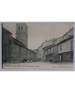 CPA Loire Chazelles-sur-Lyon Rue processionnelle et l'Église