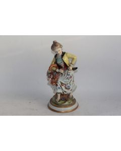 CAPODIMONTE Sujet en porcelaine Femme au panier de fleurs