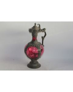 Aiguière verre rouge étain style Renaissance XIXe siècle