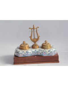 Encrier en porcelaine et laiton Paris XIXe siècle