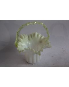 Ancien panier opaline blanche vert urane