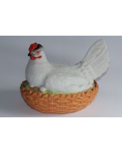 Terrine trompe l'œil Poule couveuse porcelaine biscuit