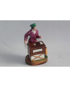 Encrier figuratif porcelaine Vieux Paris Joueur d'orgue de Barbarie