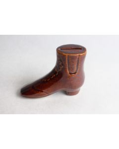Ancienne tirelire a casse chaussure