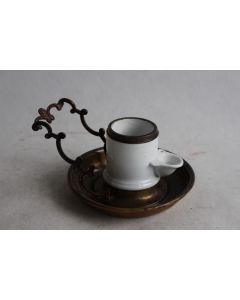 Ancien encrier à pompe en porcelaine et laiton