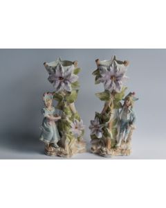 Paire de vases porcelaine biscuit