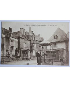 CPA Rochefort-en-Terre La place du Puits Morbihan