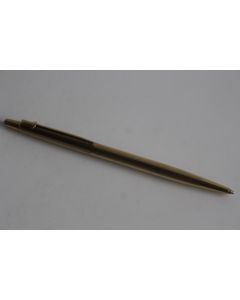 CARAN D'ACHE Stylo bille Madison parallèle plaqué or