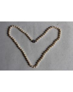 Collier perles de culture or blanc rubis