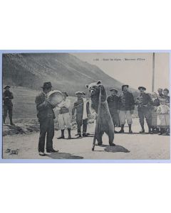 CPA Dans les Alpes Montreur d'ours Savoie