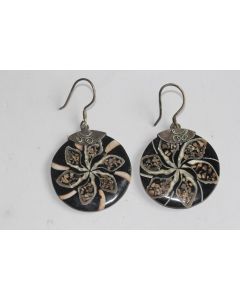 Paire de boucles d'oreilles nacre et coquillages