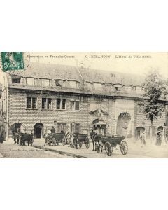 CPA 25 DOUBS Besançon Excursion en Franche Comté L'hôtel de ville animé calèche