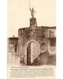 CPA 69 RHONE CHAZAY D'AZERGUES Porte de la ville surmontée du Baboin acrobate et montreur d'ours Sautefort