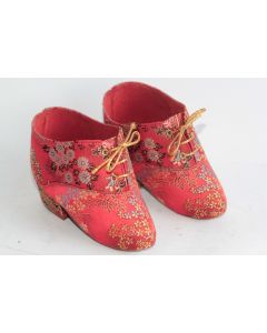Petites chaussures en soie brodée Bound feet shoes Malaisie