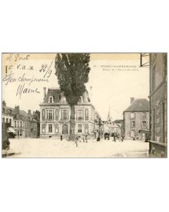CPA 51 Marne Fère Champenoise Place de l´Hôtel de Ville