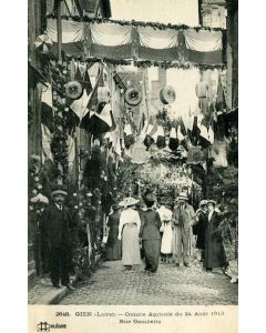 CPA 45 LOIRET GIEN Fête Comice Agricole 1913 Rue Gambetta animé Cachet Armée