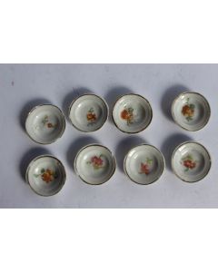 Petites assiettes porcelaine dînette poupées 
