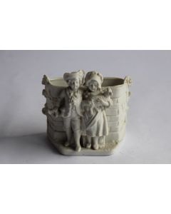 Porcelaine biscuit Petit vase enfants et agneau