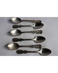 Six petites cuillères argent