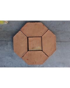 Anciens carreaux d'Apt en terre cuite Sourdives 