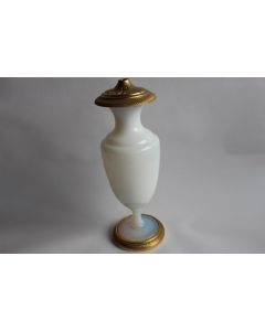 SEVRES pied de lampe vase en cristal opalin  