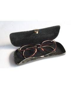 Ancienne paire de lunettes enfant