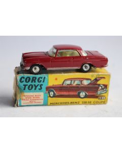 CORGI TOYS 230 Voiture Mercedes-Benz 220 SE Coupé