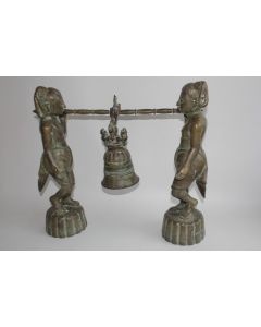 Cloche portée par deux fidèles Bouddhistes Bronze Birmanie