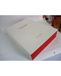 Coffret de présentation d'une styliste de mode