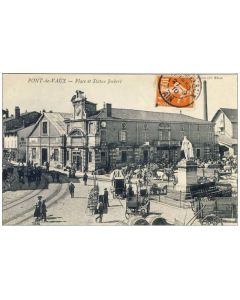 CPA 01 Ain Pont de Vaux - Place et statue Joubert