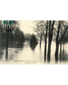 CPA 25 DOUBS Besançon Inondations de Janvier 1910 Promenade Micaud Femme en détresse dans les eaux