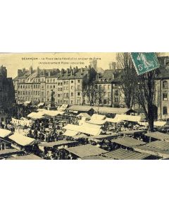 CPA 25 DOUBS Besançon La place de la Révolution un jour de foire (Anciennement Place Labourée)