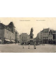 CPA 39 JURA LONS LE SAUNIER Place de la Liberté Serveur de café 1908
