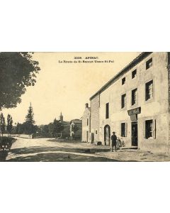 CPA 42 LOIRE Apinac Loire La Route de St Bonnet Usson St Pal Petit village Devant le Café Drelot