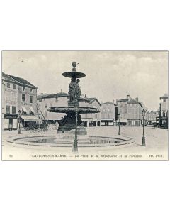 CPA 51 MARNE Chalons sur Marne La Place de la République Fontaine