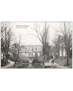 CPA 51 MARNE Chalons sur Marne Le Canal du Jardin Promeneur Château