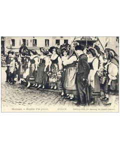 CPA 68 HAUT RHIN MASSEVAUX Réception d'un général ALSACE Costume traditionnel