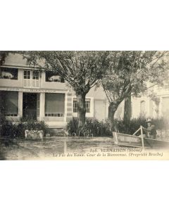 CPA 69 Rhône Vernaison La Fée des Eaux Cour de la Bienvenue Restaurant Propriété Broche 1914