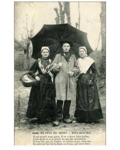 CPA Au pays du Berry Entre deux feux Guerre Costume traditionnel 1915 Comptine