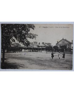 CPA Digoin Place de la République Saône-et-Loire