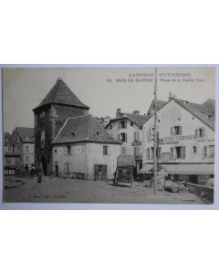 CPA L'Aveyron pittoresque Mur de Barrez Place de la vieille Tour