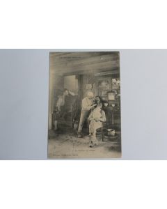 CPA La vie aux champs Le barbier du village