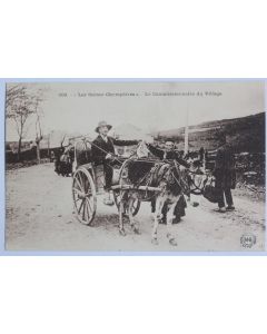 CPA Scènes Champêtres Le Commissionnaire du village Attelage Âne